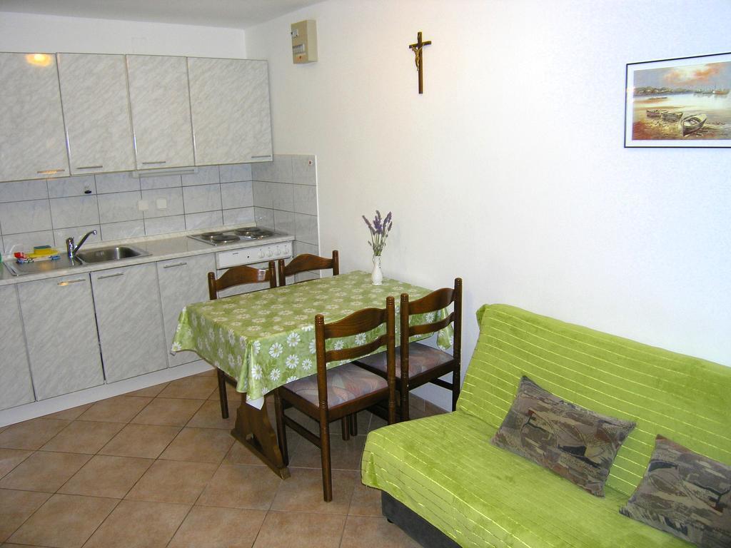 Apartmani Dolencic Krk Town Eksteriør billede