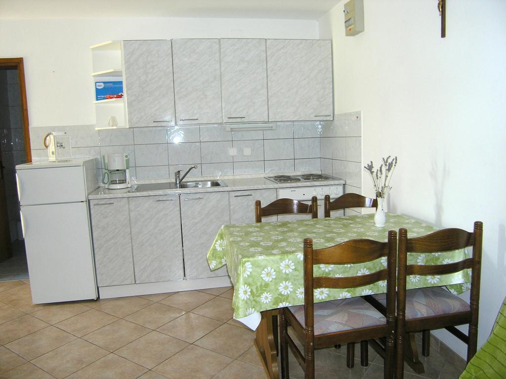 Apartmani Dolencic Krk Town Eksteriør billede