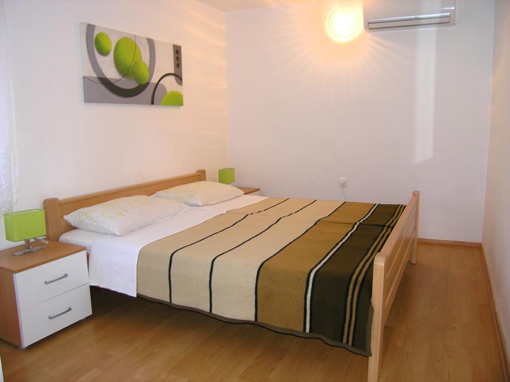 Apartmani Dolencic Krk Town Eksteriør billede