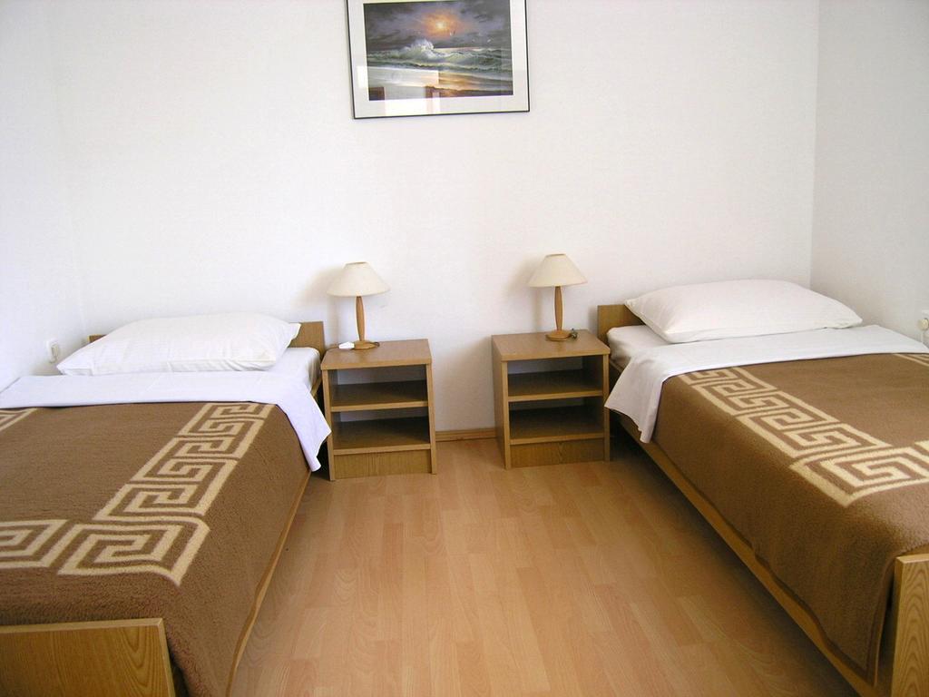 Apartmani Dolencic Krk Town Eksteriør billede