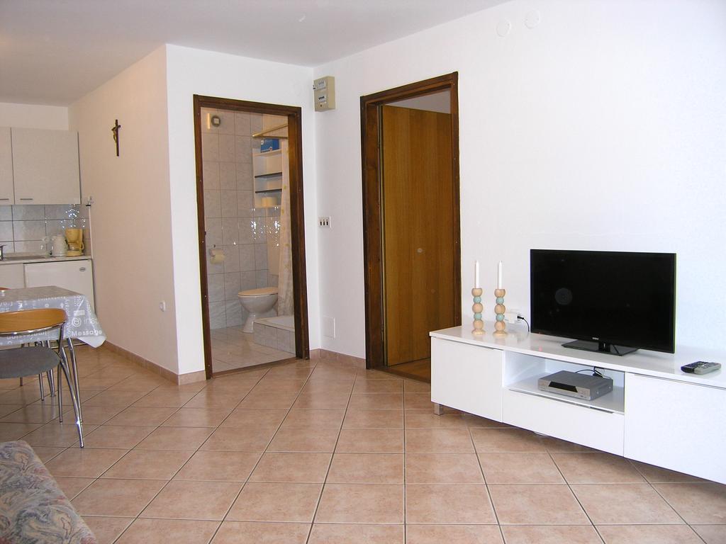 Apartmani Dolencic Krk Town Eksteriør billede
