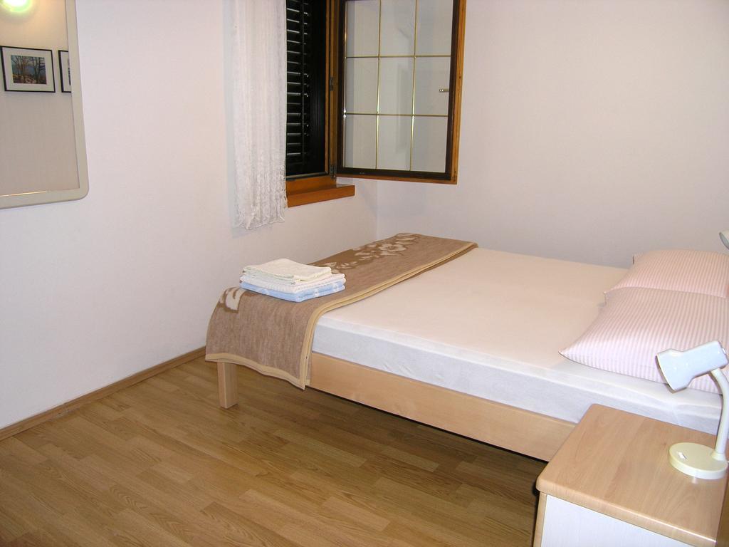 Apartmani Dolencic Krk Town Eksteriør billede
