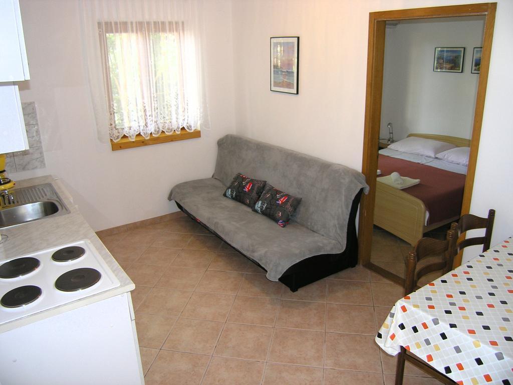 Apartmani Dolencic Krk Town Eksteriør billede