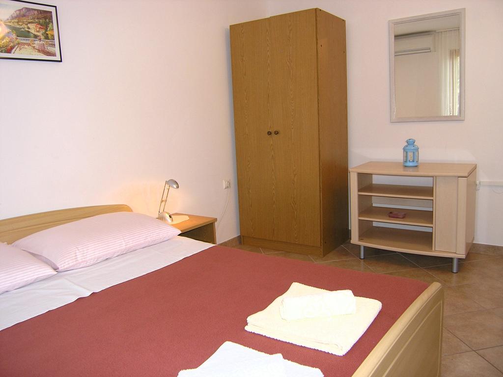 Apartmani Dolencic Krk Town Eksteriør billede